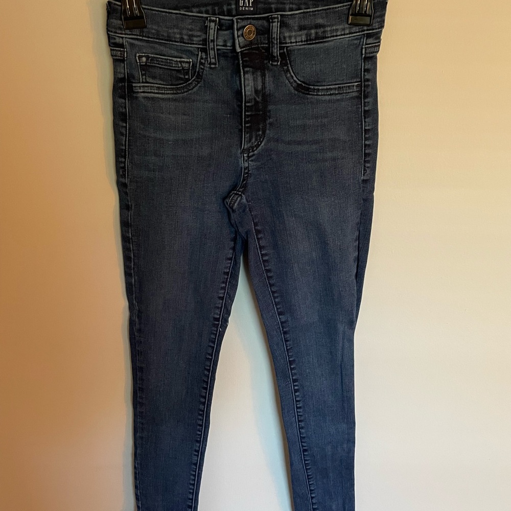 Woman’s gap jeans